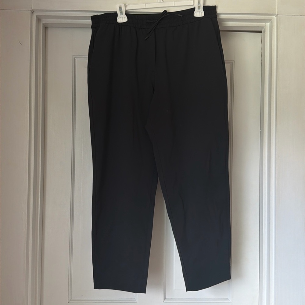 Lululemon tapered leg mid rise 7/8 pant luxtreme